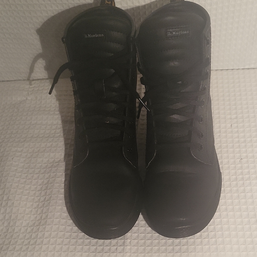 Dr. Martens Black Combat Boots Sleek Minimalist Design